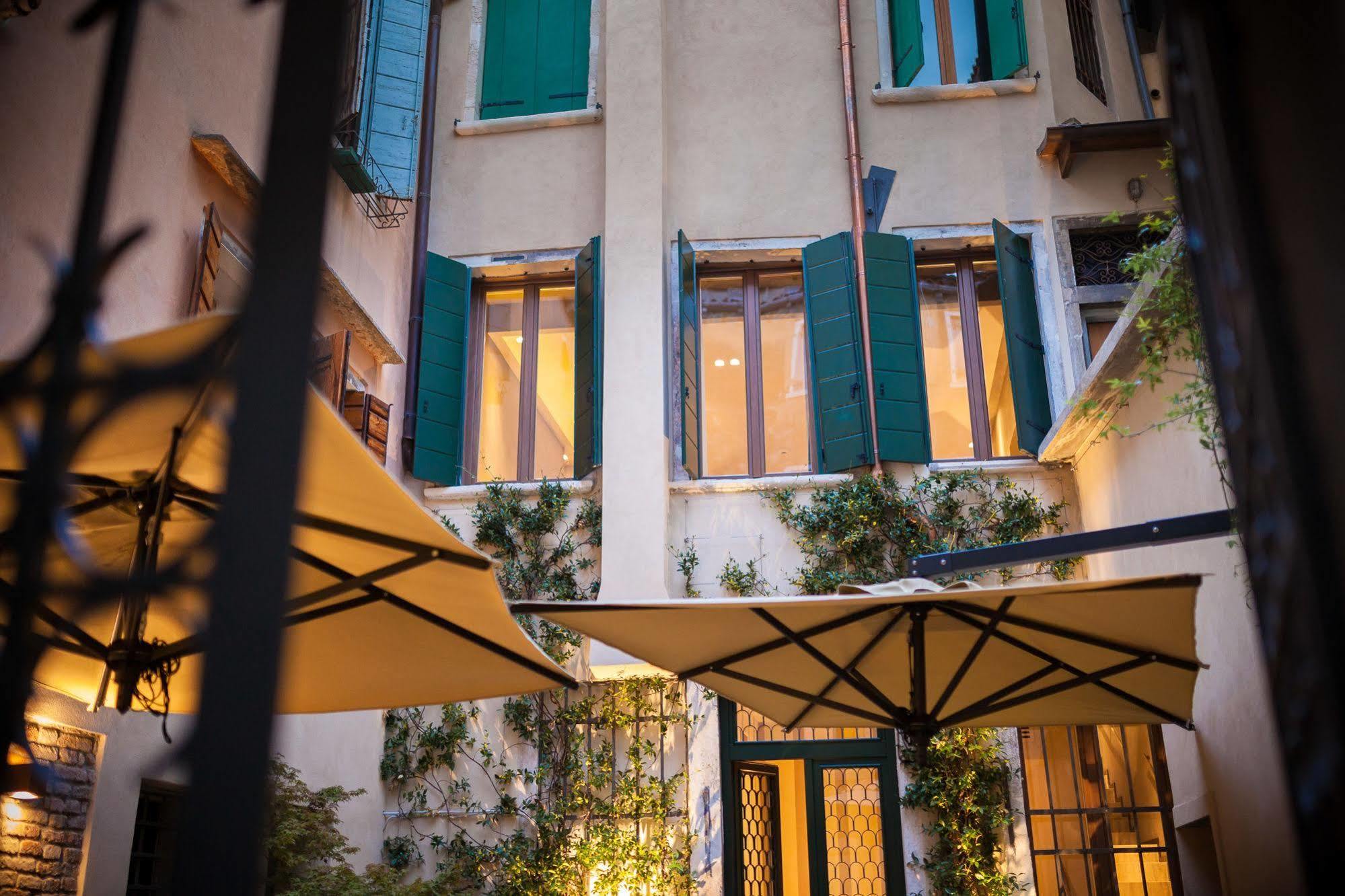 Liassidi Wellness Suites Veneza Exterior foto