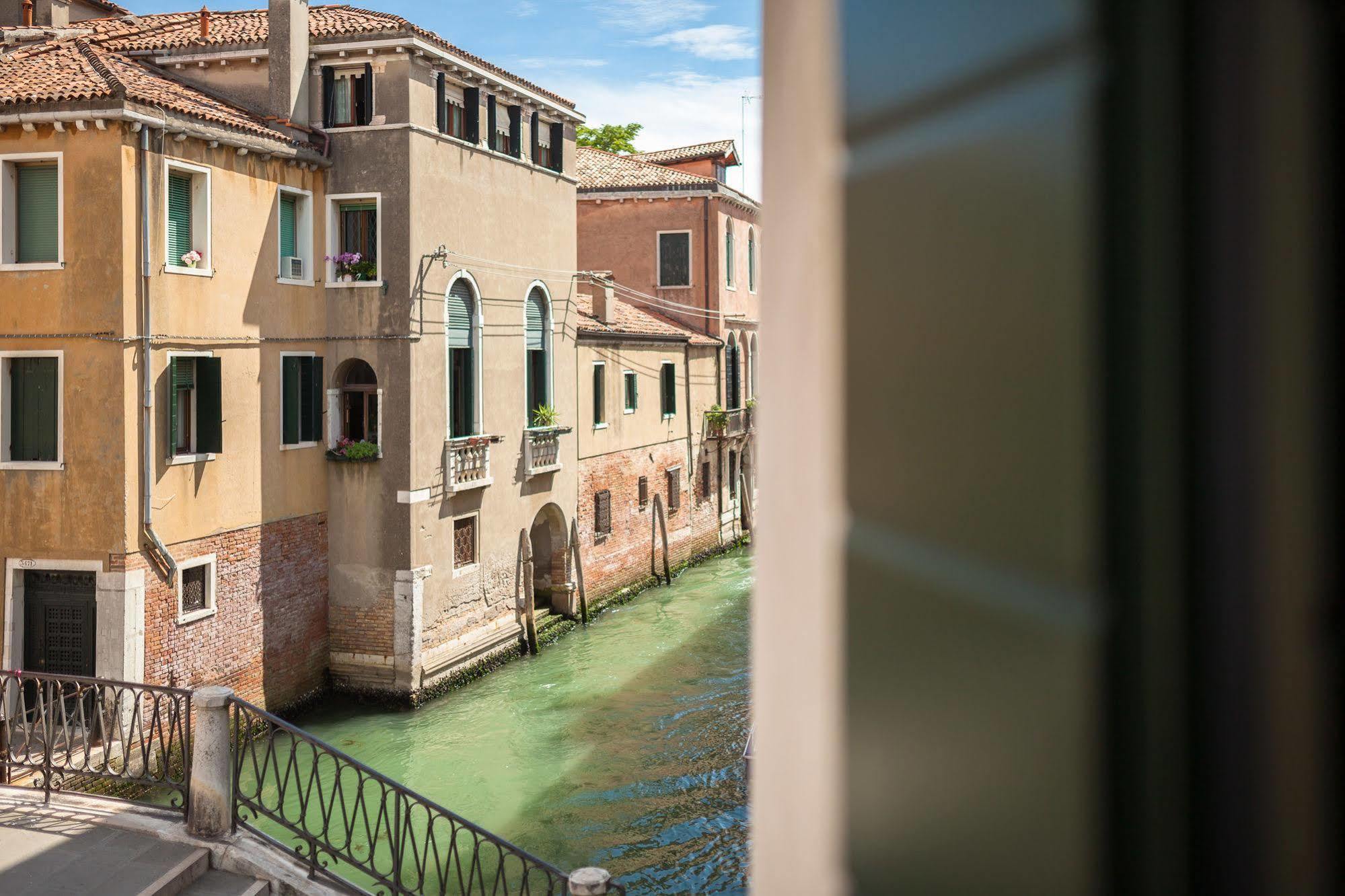 Liassidi Wellness Suites Veneza Exterior foto